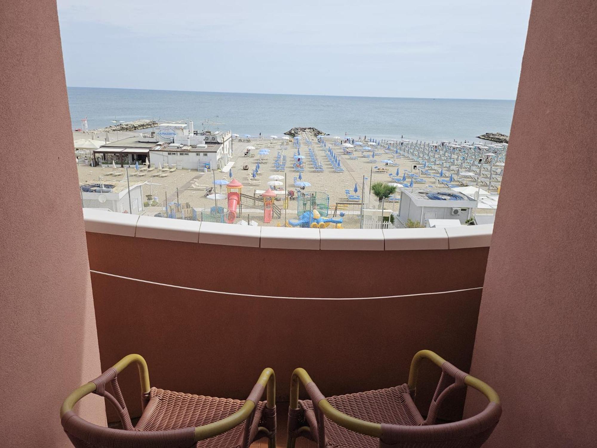 Hotel Villa Rosa ミザーノ・アドリアーティコ エクステリア 写真