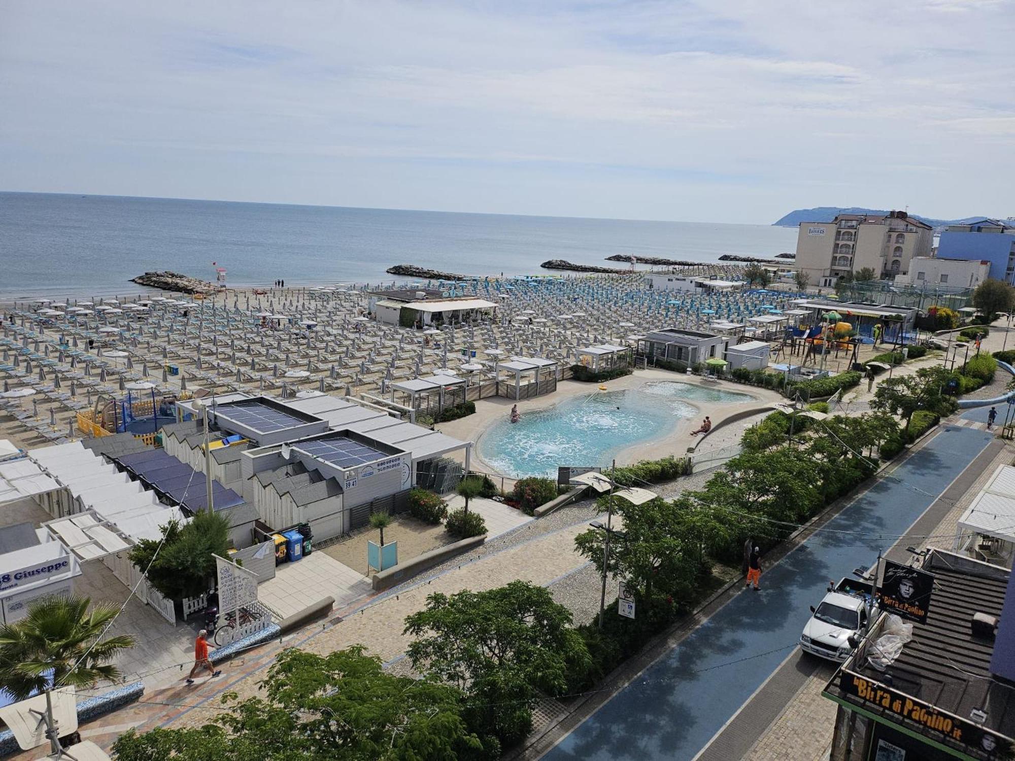 Hotel Villa Rosa ミザーノ・アドリアーティコ エクステリア 写真