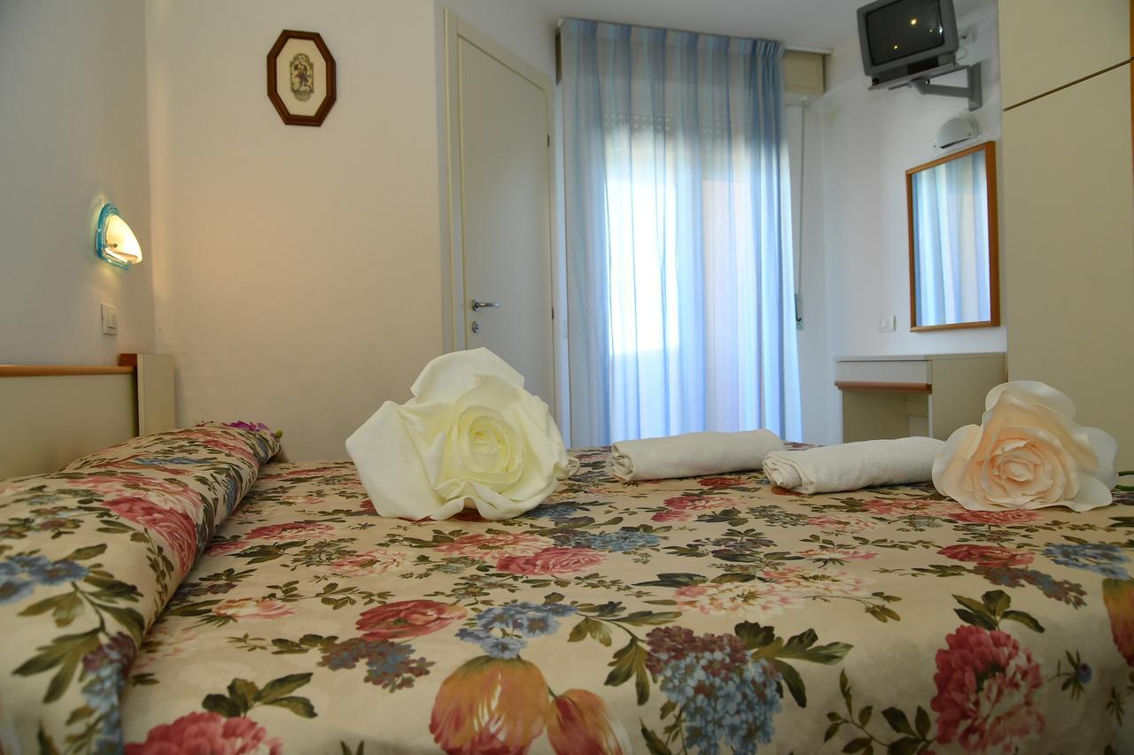 Hotel Villa Rosa ミザーノ・アドリアーティコ エクステリア 写真